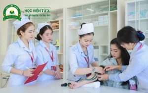 Mức lương của ngành Y sĩ đa khoa trong thời buổi hiện nay 