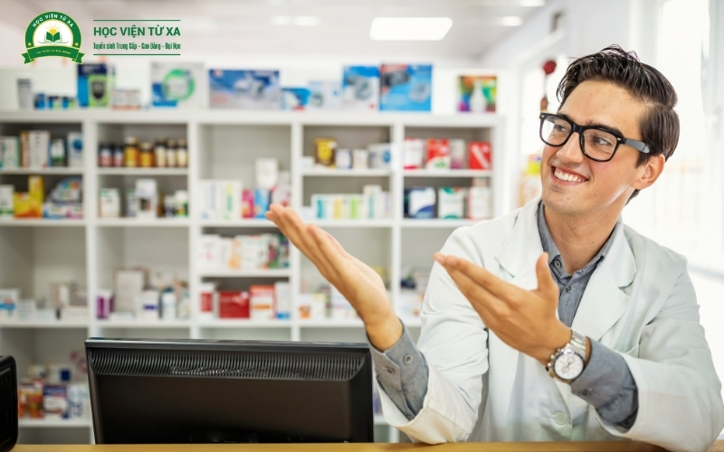 Ai có thể học Văn bằng 2 Trung cấp ngành Dược?