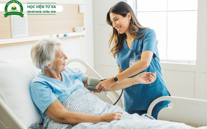 Chương trình học Trung cấp Điều dưỡng chính quy