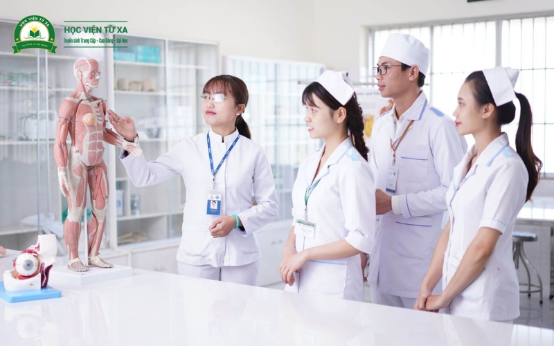 Chương trình học Trung cấp Điều dưỡng Từ xa tại Trường Cao đẳng Từ xa