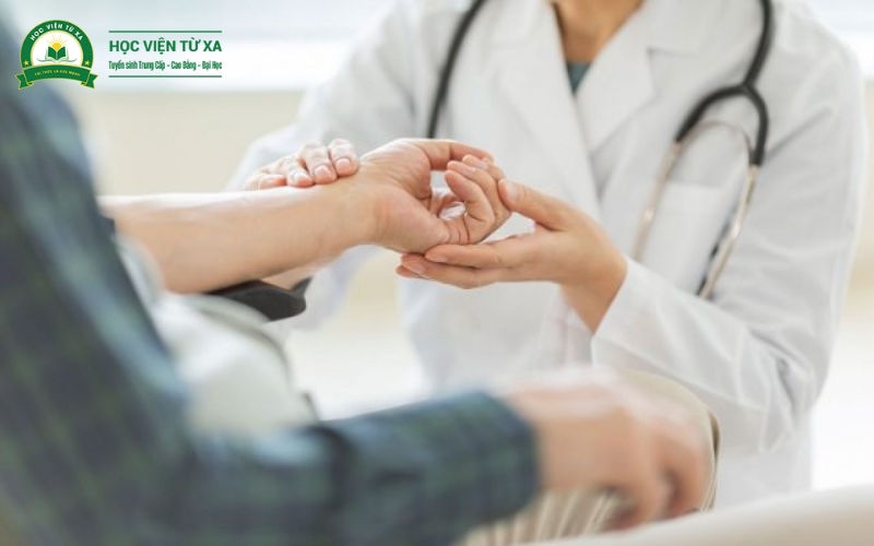 Trung cấp Y sĩ đa khoa ra trường làm những công việc gì?