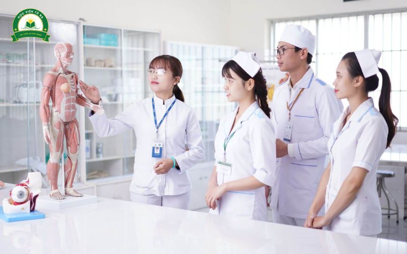 Hình thức xét tuyển học Trung cấp Y sĩ đa khoa online