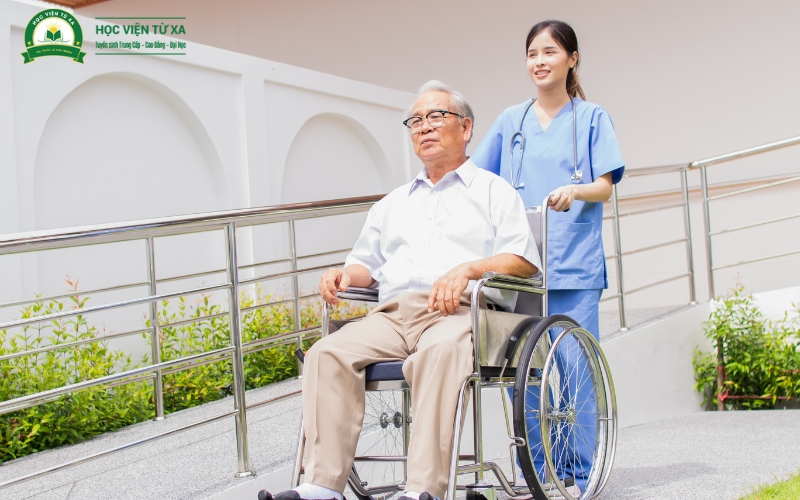 Tại sao nên học Trung cấp Điều dưỡng ở thời điểm hiện nay?