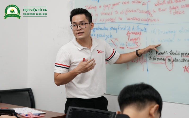 Trường đào tạo Trung cấp Tiếng Anh uy tín, giá rẻ tại TP. HCM