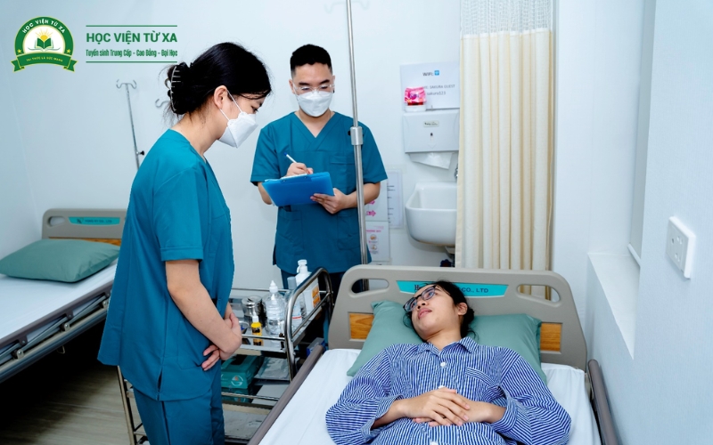 Văn bằng 2 Cao đẳng Điều dưỡng phù hợp đối với ai?