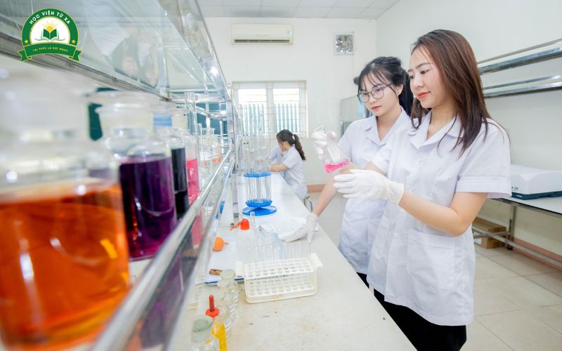 Có nên học Trung cấp nghề Dược không?