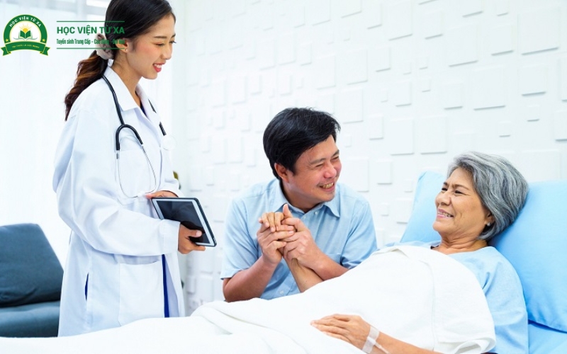 Học Cao đẳng Y sĩ đa khoa trực tuyến có khó không?