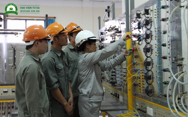 Học Trung cấp Điện công nghiệp từ xa ở đâu?