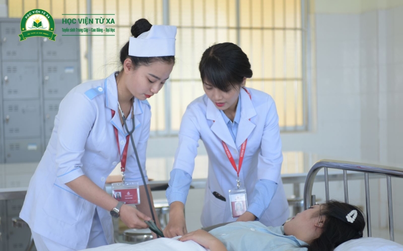 Tại sao nên chọn học Cao đẳng Điều dưỡng trực tuyến