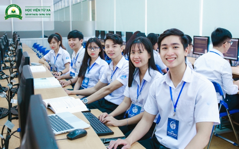 Trung cấp Công nghệ thông tin được học những môn gì?