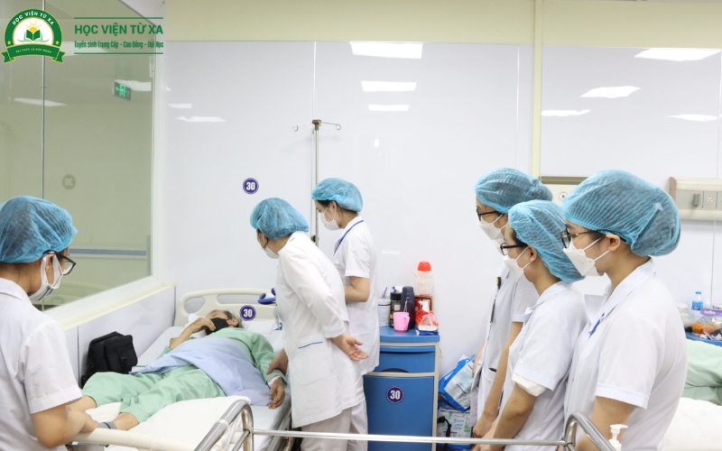Điều kiện cần có để hành nghề sau khi học Trung cấp Điều dưỡng cấp tốc là gì?