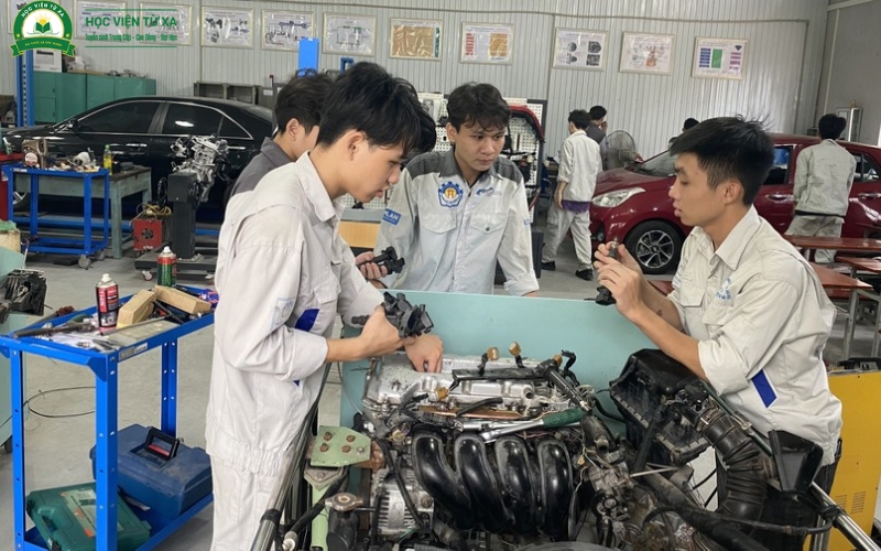 Học Trung cấp Công nghệ ô tô ở đâu chất lượng