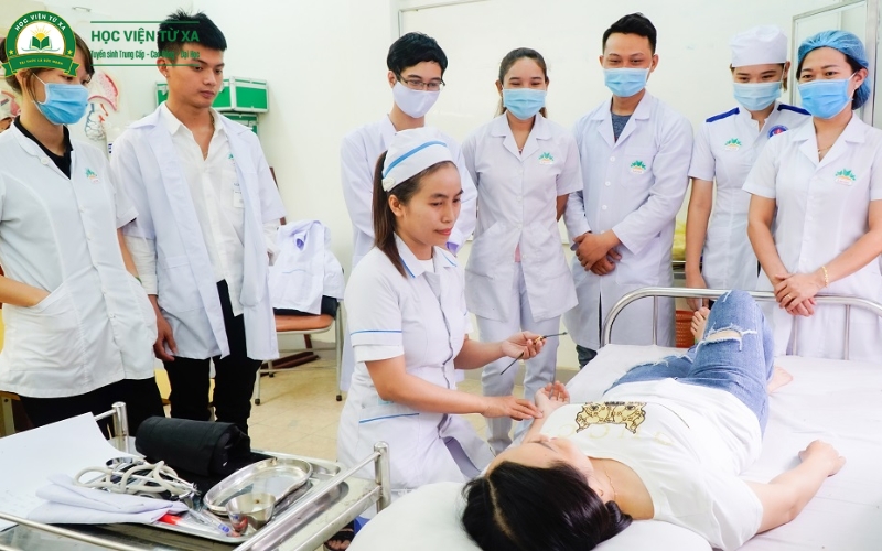 Học Trung cấp Điều dưỡng Cấp tốc bao lâu mới có thể đi làm?