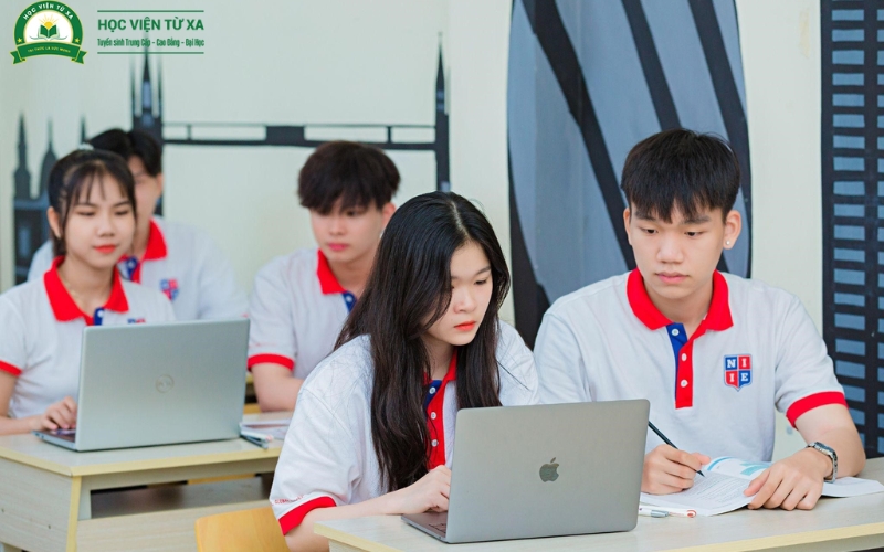 Trung cấp Công nghệ thông tin Cấp tốc là gì?