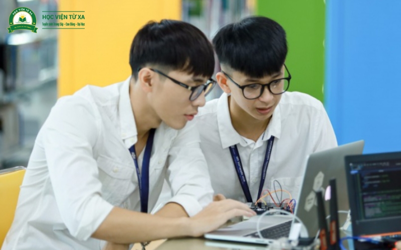 Trung cấp Công nghệ thông tin là gì? 