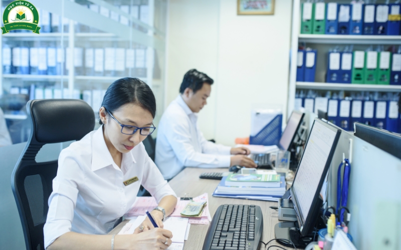 Bằng Trung cấp Kế toán doanh nghiệp vừa học vừa làm có giá trị như thế nào sau khi tốt nghiệp