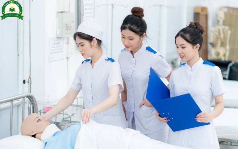 Có nên học Trung cấp Y sĩ đa khoa Cấp tốc không?
