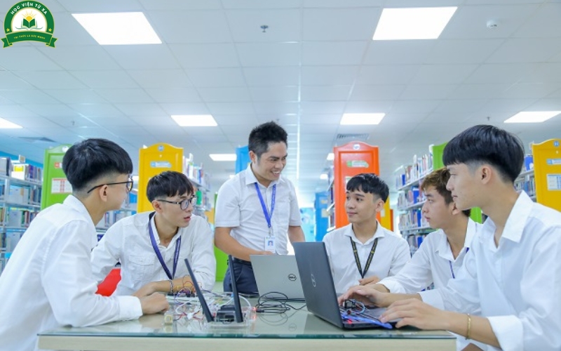 Học Trung cấp Công nghệ thông tin online có dễ xin việc không?