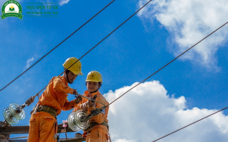 Học Trung cấp Điện công nghiệp Dân dụng Từ xa có khó không?