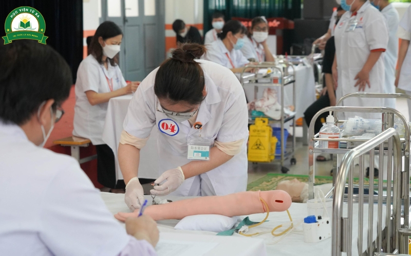 Học Trung cấp Điều dưỡng chính quy cần những tố chất gì?