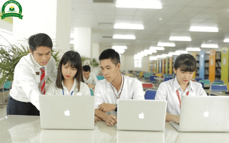 Tại sao nên chọn học Trung cấp Công nghệ thông tin online