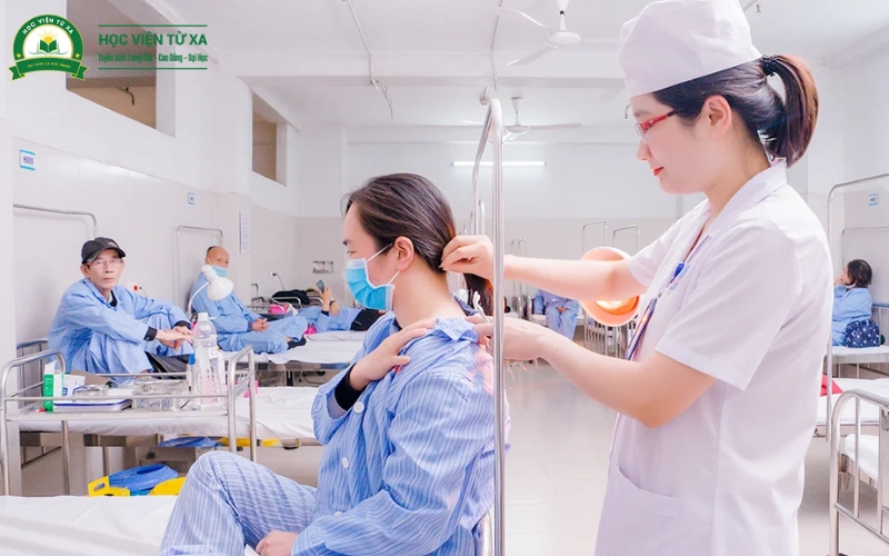 Tiêu chuẩn chọn trường học Trung cấp Y học cổ truyền online