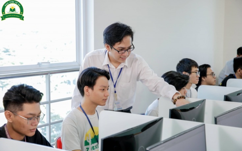 Học Trung cấp Công nghệ thông tin Từ xa có dễ xin việc không?