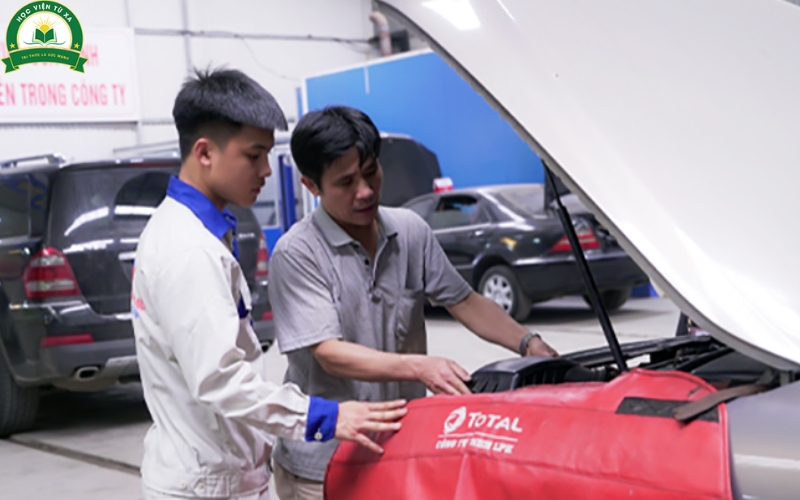 Tại sao nên chọn học Trung cấp Công nghệ ô tô Cấp tốc
