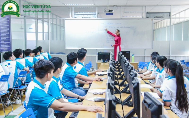 Tại sao nên chọn học Trung cấp Công nghệ thông tin vừa học vừa làm