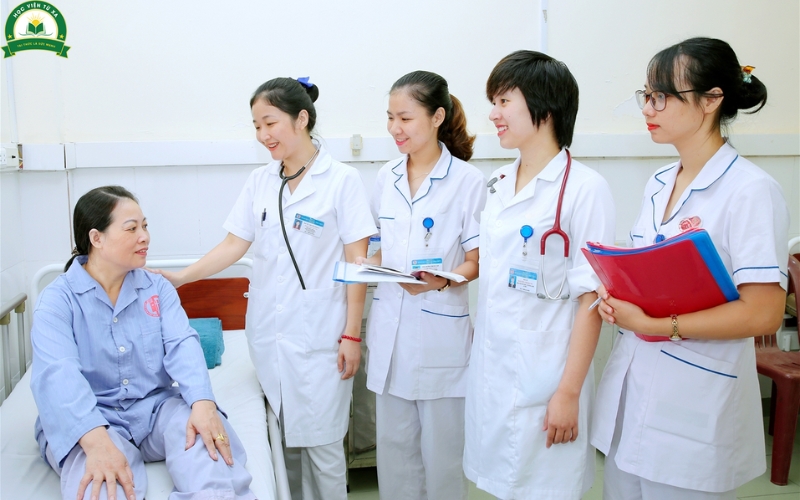 Cơ hội việc làm sau khi học Trung cấp Điều dưỡng Trực tuyến