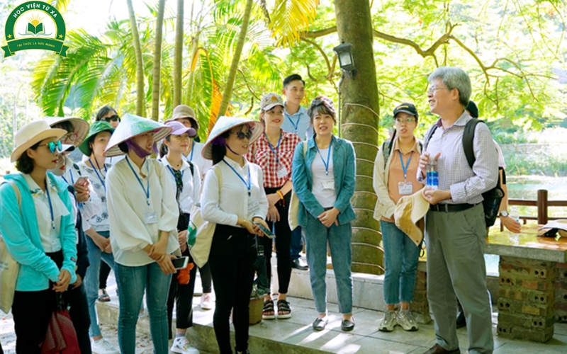 Cơ hội việc làm sau khi tốt nghiệp Trung cấp Hướng dẫn du lịch Cấp tốc