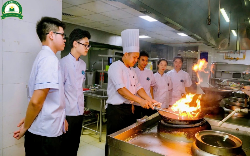 Có nên học Trung cấp Kỹ thuật chế biến món ăn không?