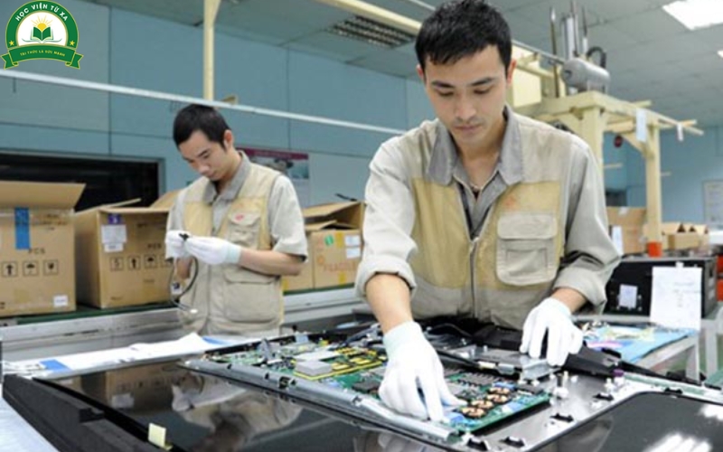 Học Trung cấp Điện tử công nghiệp ở đâu uy tín?