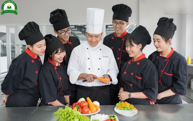 Sau khi tốt nghiệp Trung cấp Kỹ thuật chế biến món ăn, bạn có thể làm gì?