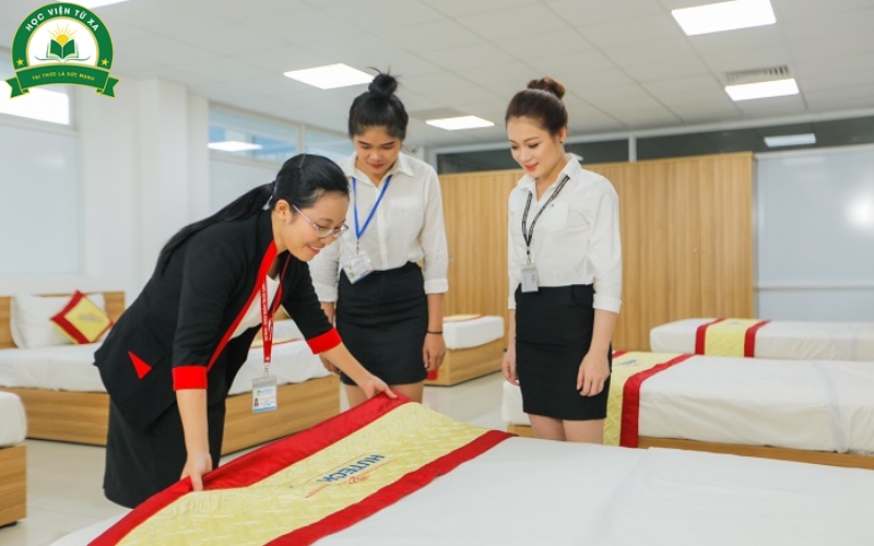 Trung cấp Quản trị khách sạn là gì?