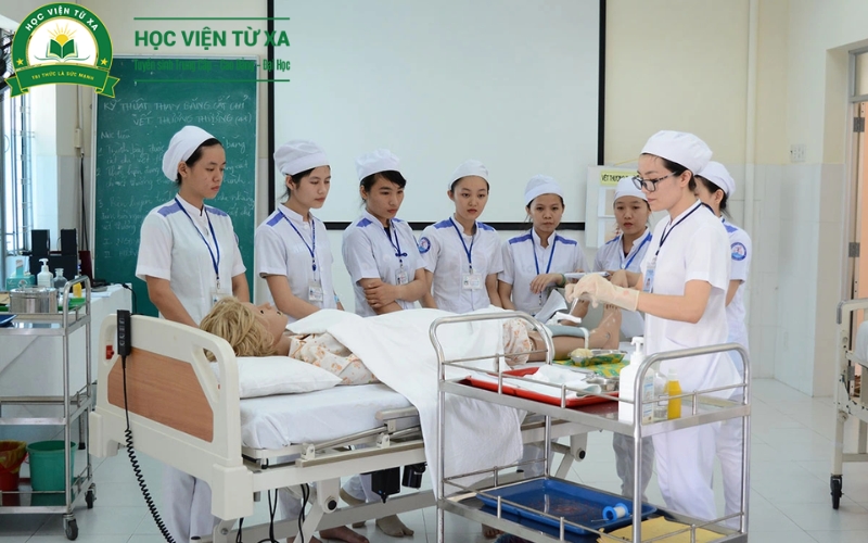 Có nên học Trung cấp ngành Y sĩ đa khoa không?