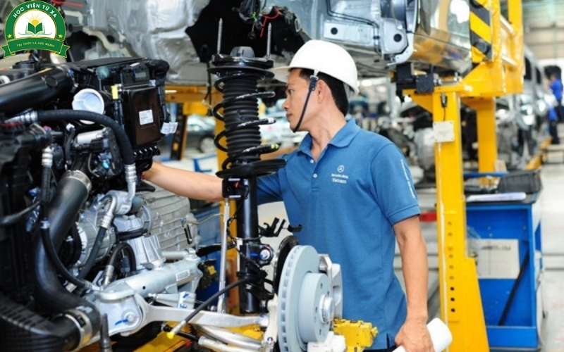 Học phí Trung cấp Công nghệ ô tô online có cao hơn các ngành khác không?