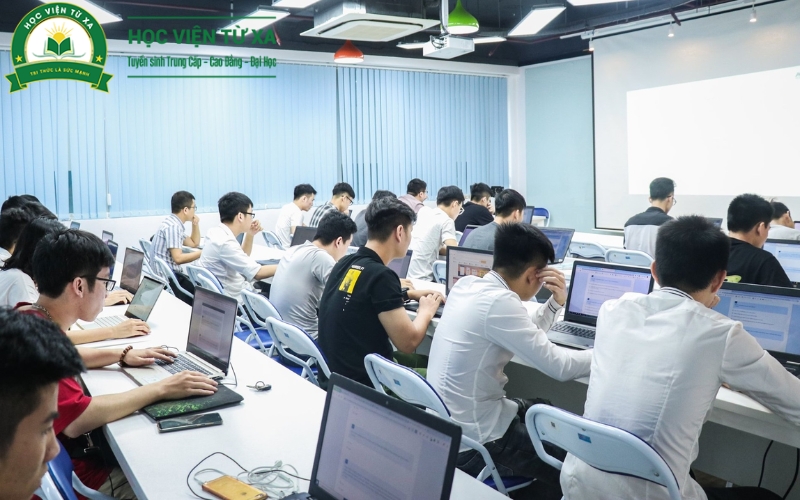 Học Từ xa Trung cấp Công nghệ thông tin có thể liên thông cao hơn được không?