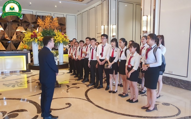 Tại sao nên học Trung cấp Quản trị lữ hành thay vì học Đại học