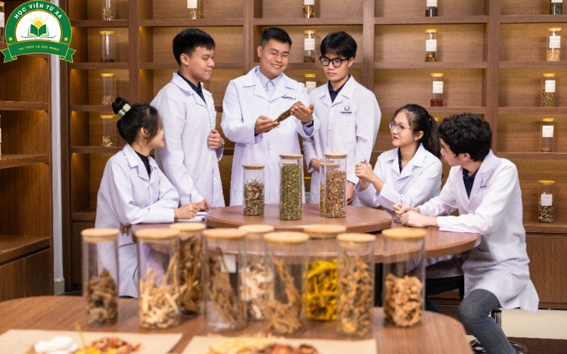 Thời gian và học phí của Trung cấp ngành Y học cổ truyền online