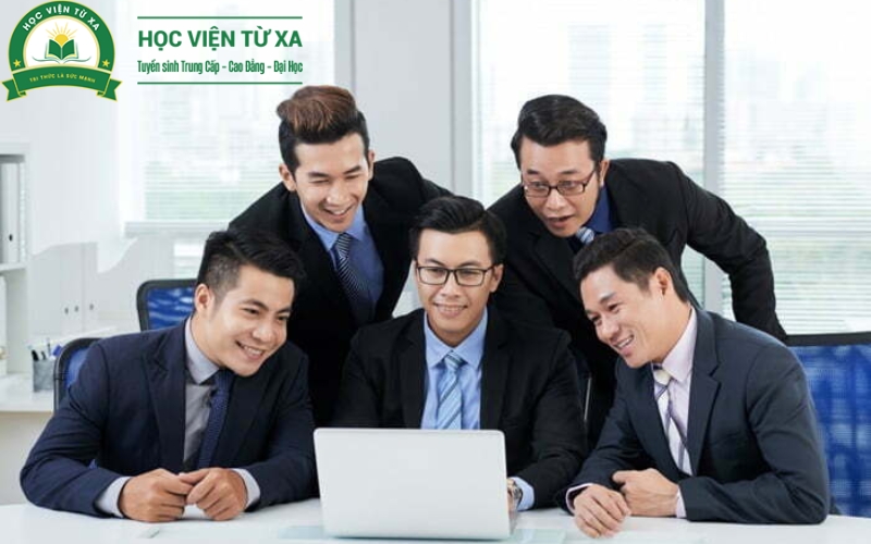 Vì sao ngày càng nhiều người chọn học Trung cấp Quản trị doanh nghiệp?