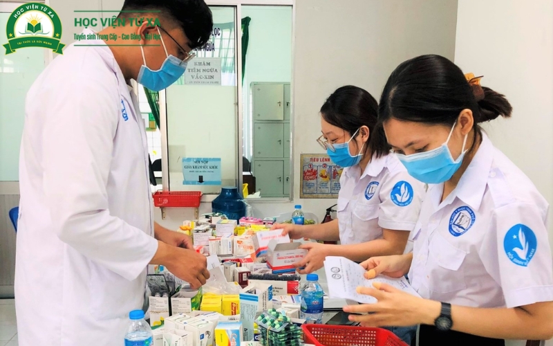 Học Trung cấp Dược sĩ mất bao lâu ra trường?