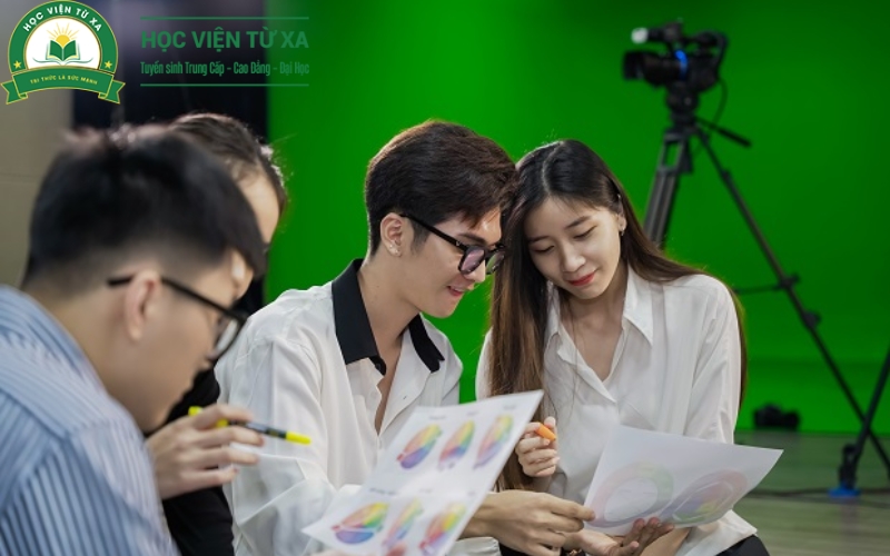 Những lợi ích khi học Văn bằng 2 ngành Thiết kế đồ họa online