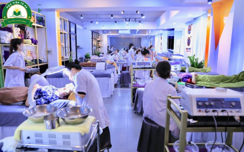 Trung cấp Chăm sóc sắc đẹp hiện nay có gì HOT không?