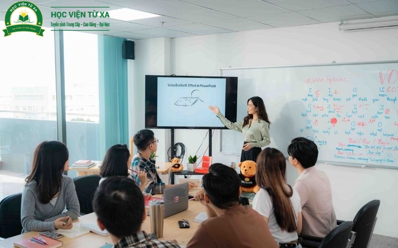 Vì sao nhiều người chọn học từ xa Trung cấp Quản trị kinh doanh