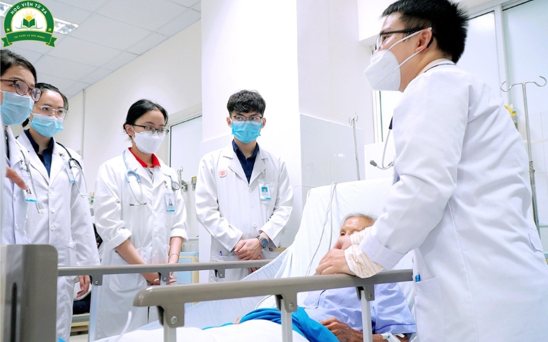 Tại sao việc chọn trường liên thông Y sĩ lên Bác sĩ đa khoa lại quan trọng?