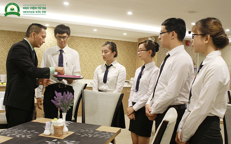 Cần làm gì để có thể tăng lương cho ngành Quản trị khách sạn