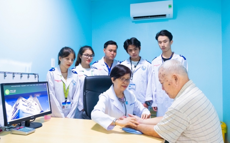 Mức thu nhập sau khi học Liên thông ngành Y học cổ truyền