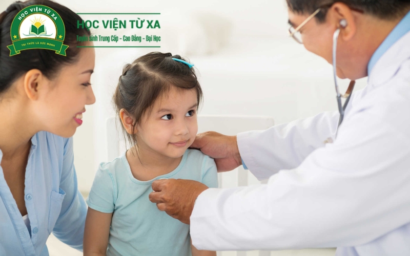 Tại sao nhiều người chọn học Văn bằng 2 ngành Y sĩ đa khoa