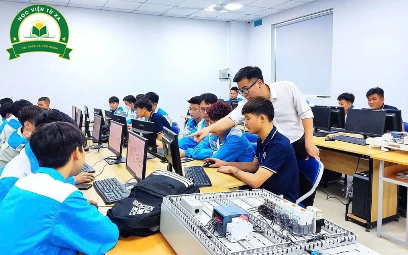 Học Trung cấp học cuối tuần trong bao lâu?